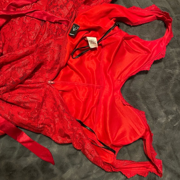 Floor length Red Lace Gown from Windsor - Picture 5 of 15